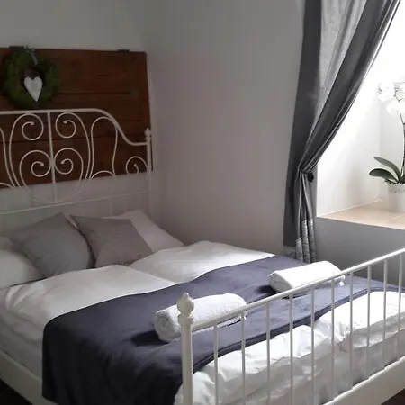Eletteli - Lively Apartman Apartment Eger