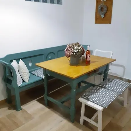 Eletteli - Lively Apartman Apartment *
